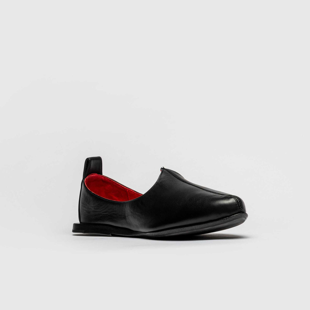 JOCO Jodhpur men's Mojri loafer in black calfskin, red lambskin lining, handmade in Lucca, Italy