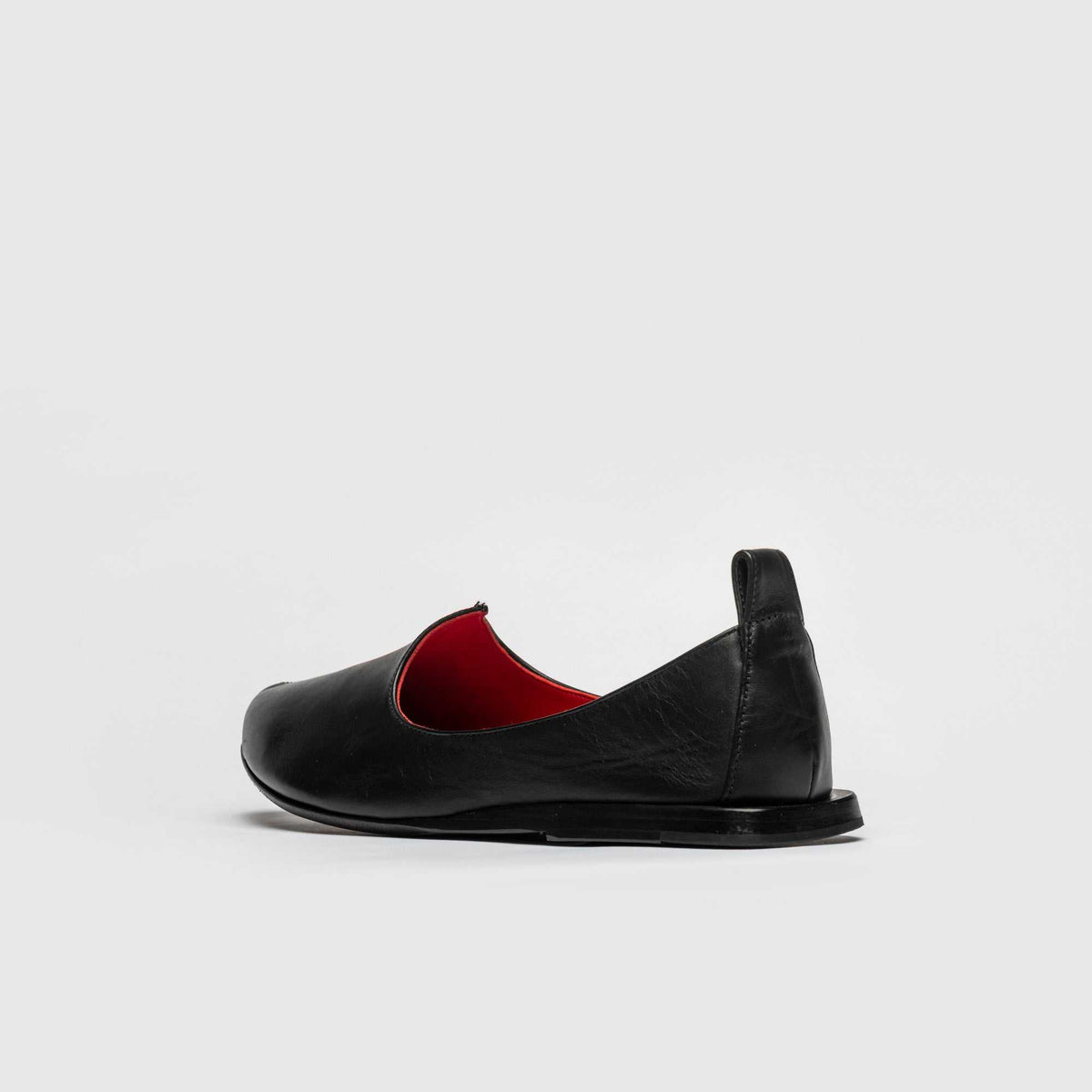 JOCO Jodhpur men's Mojri loafer in black calfskin, red lambskin lining, handmade in Lucca, Italy