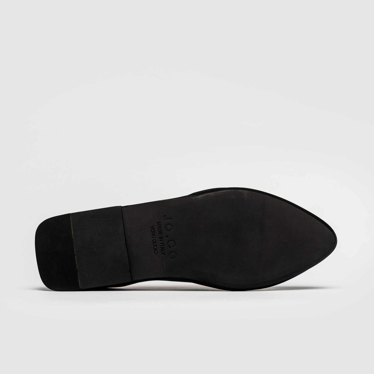 Leather sole of the JOCO Jodhpur women's black calfskin Mojri loafer with JOCO logo, handmade in Italy