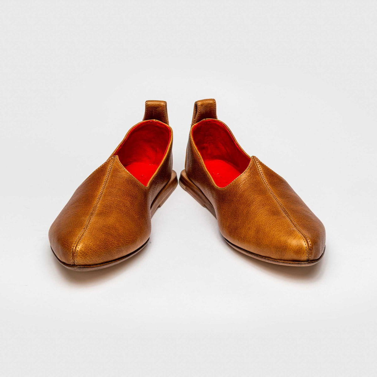 Pair of JOCO Jodhpur women's Mojri (jutti) loafers in cognac brown calfskin with red lambskin lining, handmade in Italy